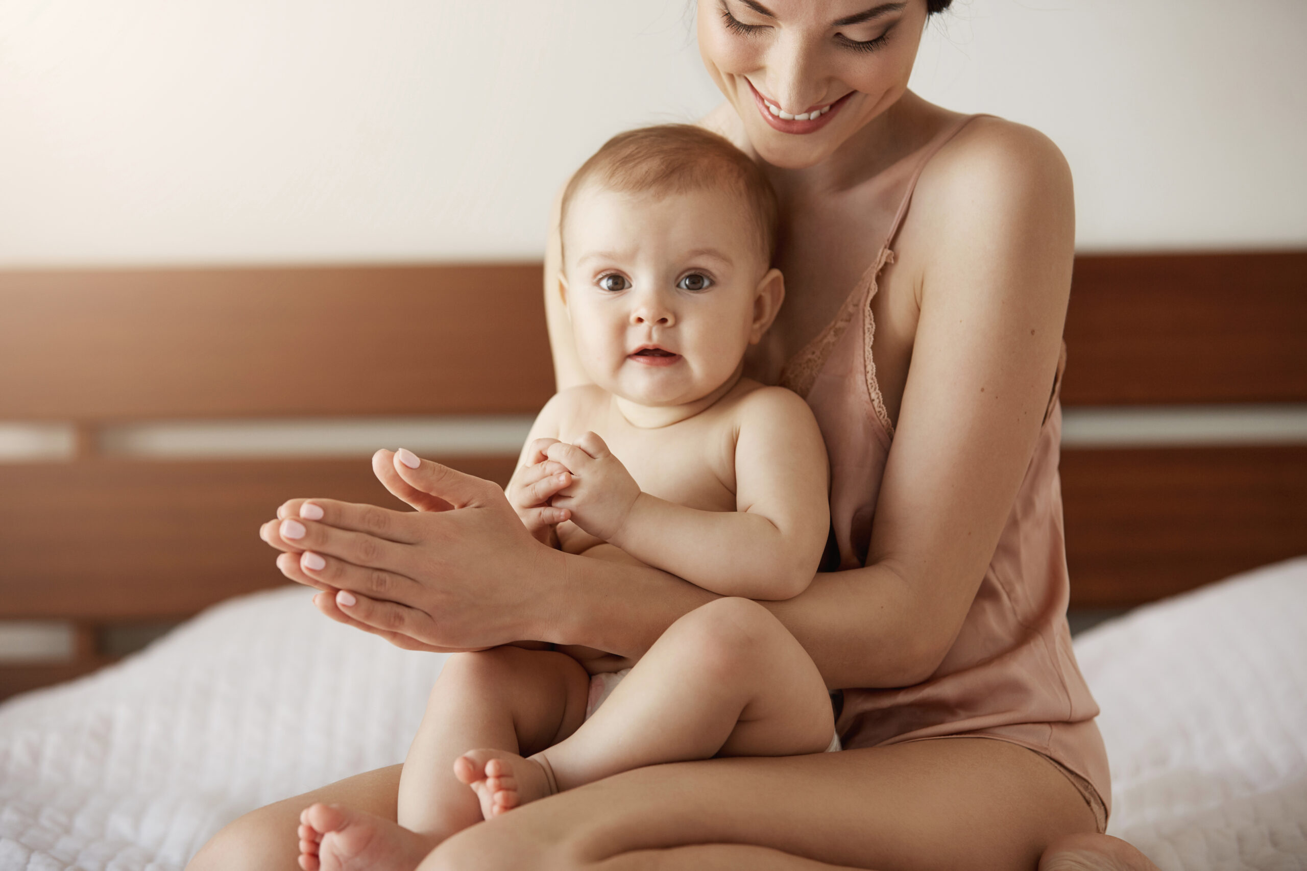 A importância do contato pele a pele entre mãe e bebê